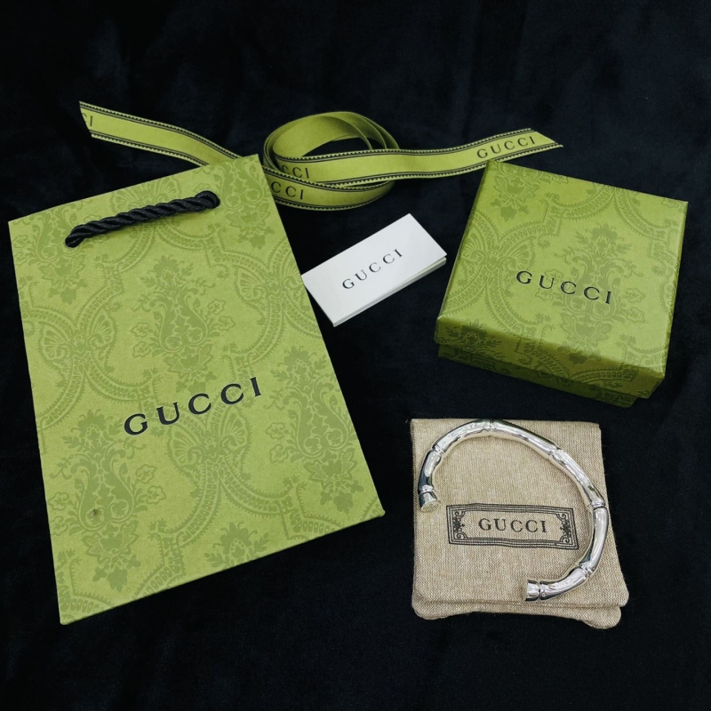 G*u*i bracelets
